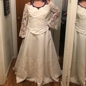 Plus size wedding dress Off shoulder long sleeve